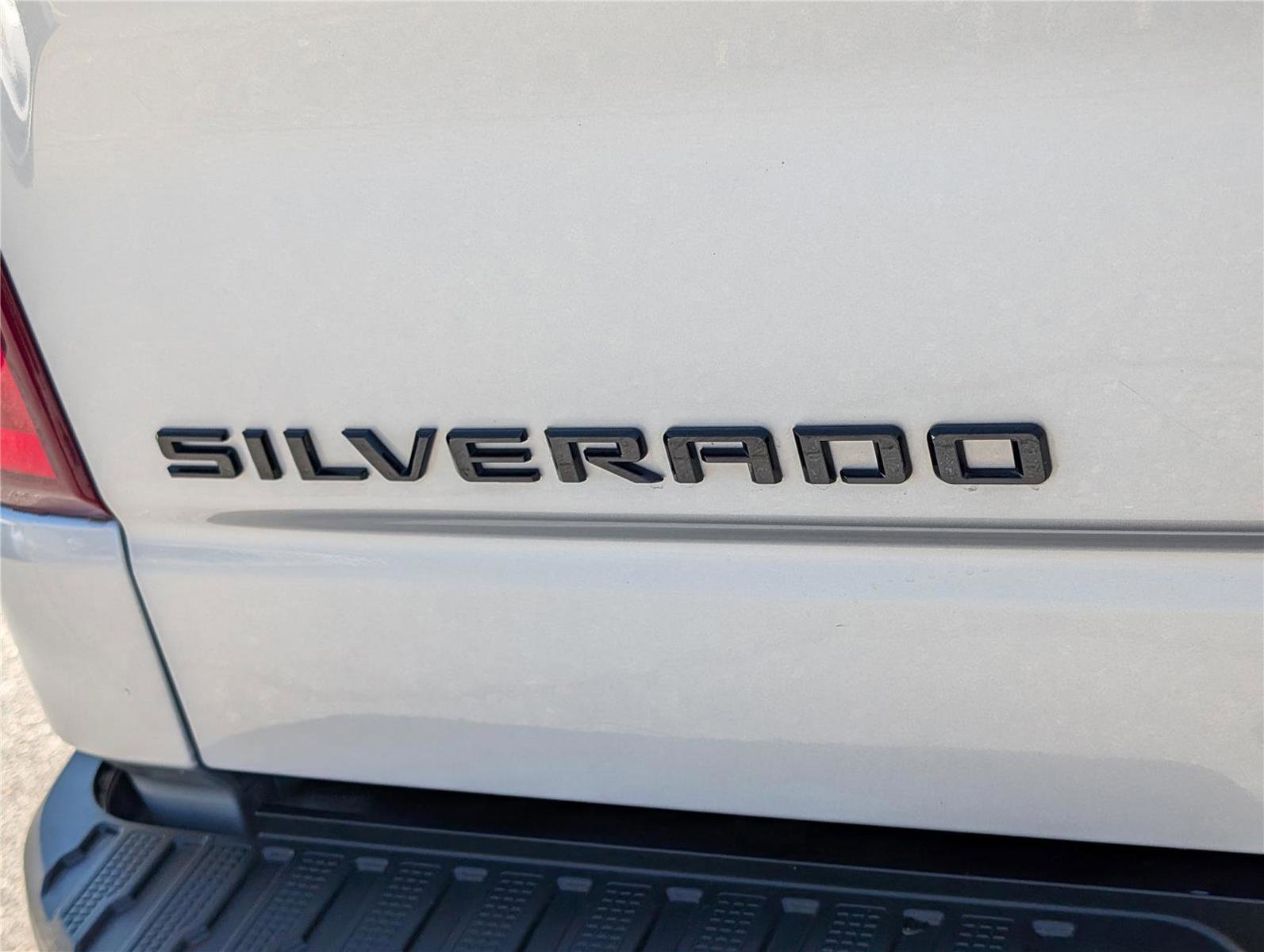 Used 2021 Chevrolet Silverado 1500 LTZ w/ LTZ Convenience Package II AWD/4WD image 9