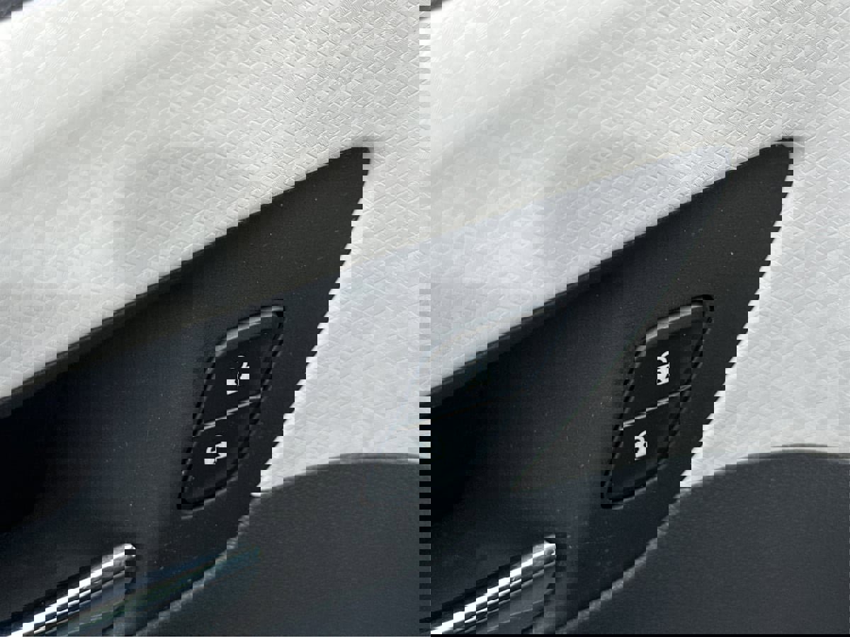 Used 2021 Chevrolet Bolt LT image 32