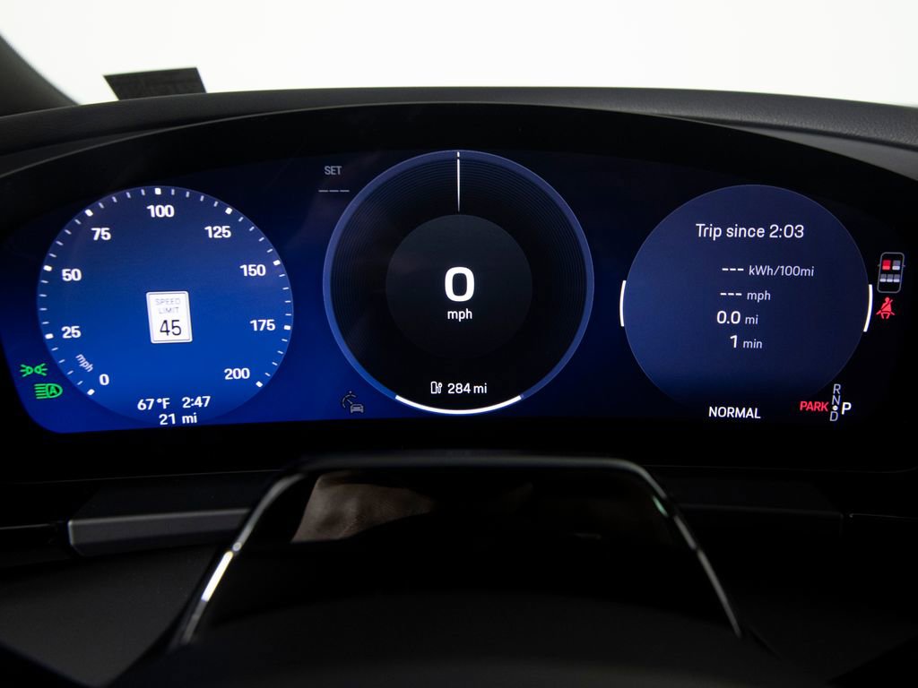 New 2026 Porsche Macan 4 Electric image 24