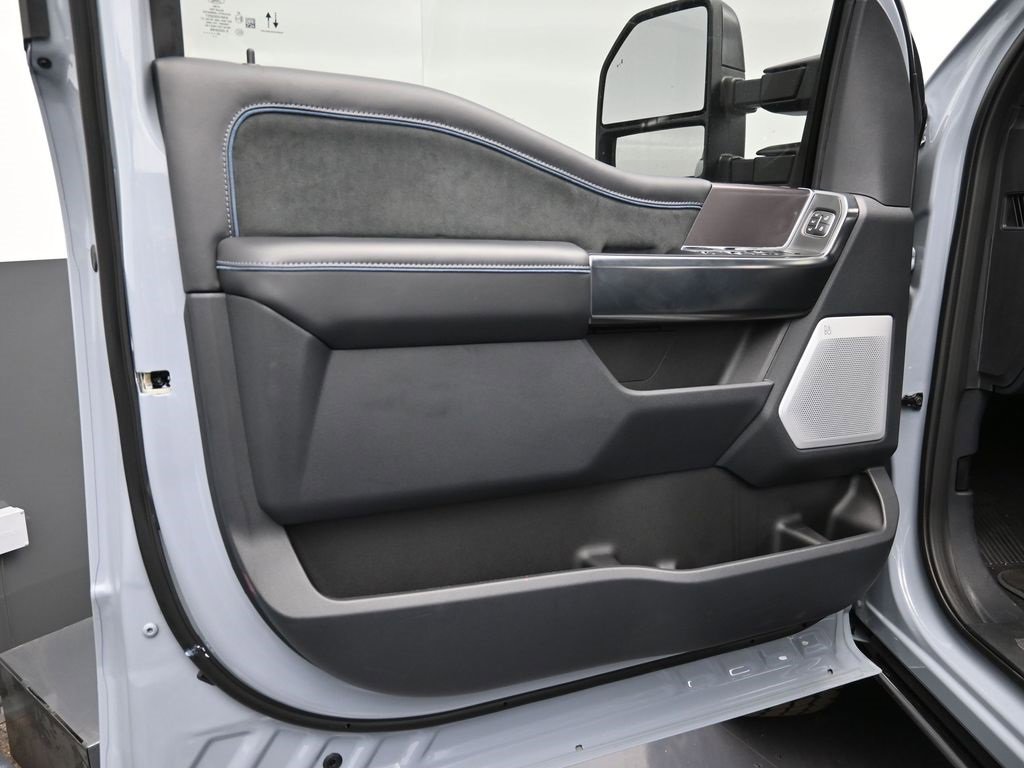 New 2026 Ford F250 Platinum w/ FX4 Off-Road Package image 6