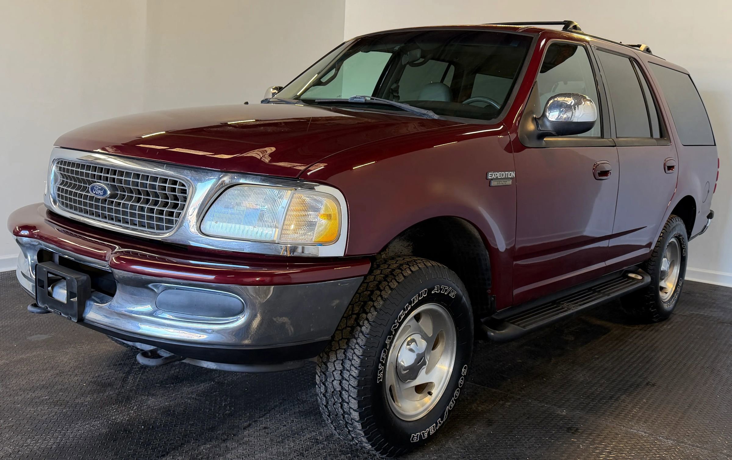 Used 1998 Ford Expedition 4WD image 2