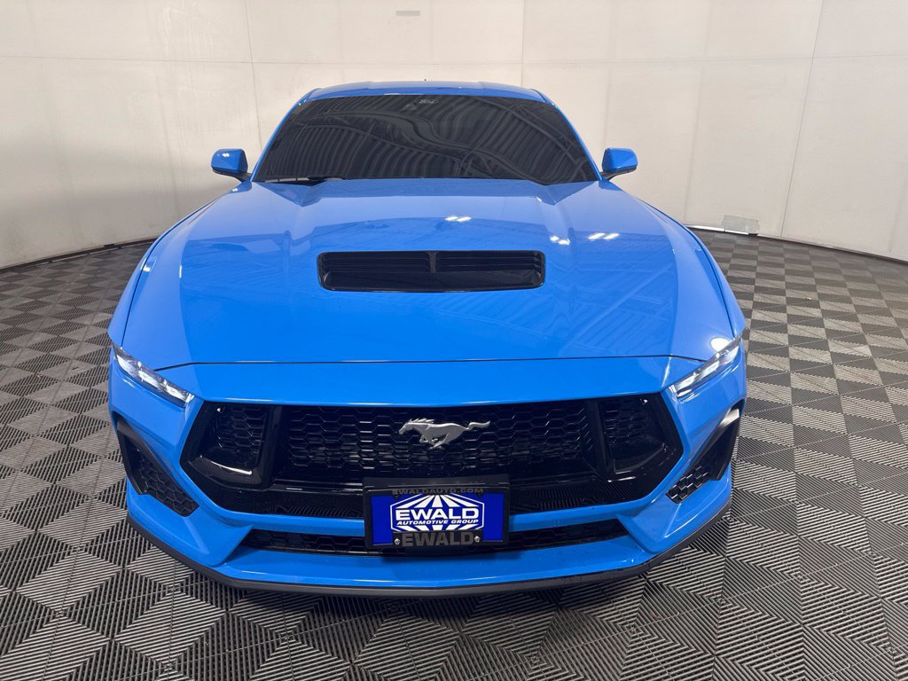 Used 2025 Ford Mustang GT RWD image 3