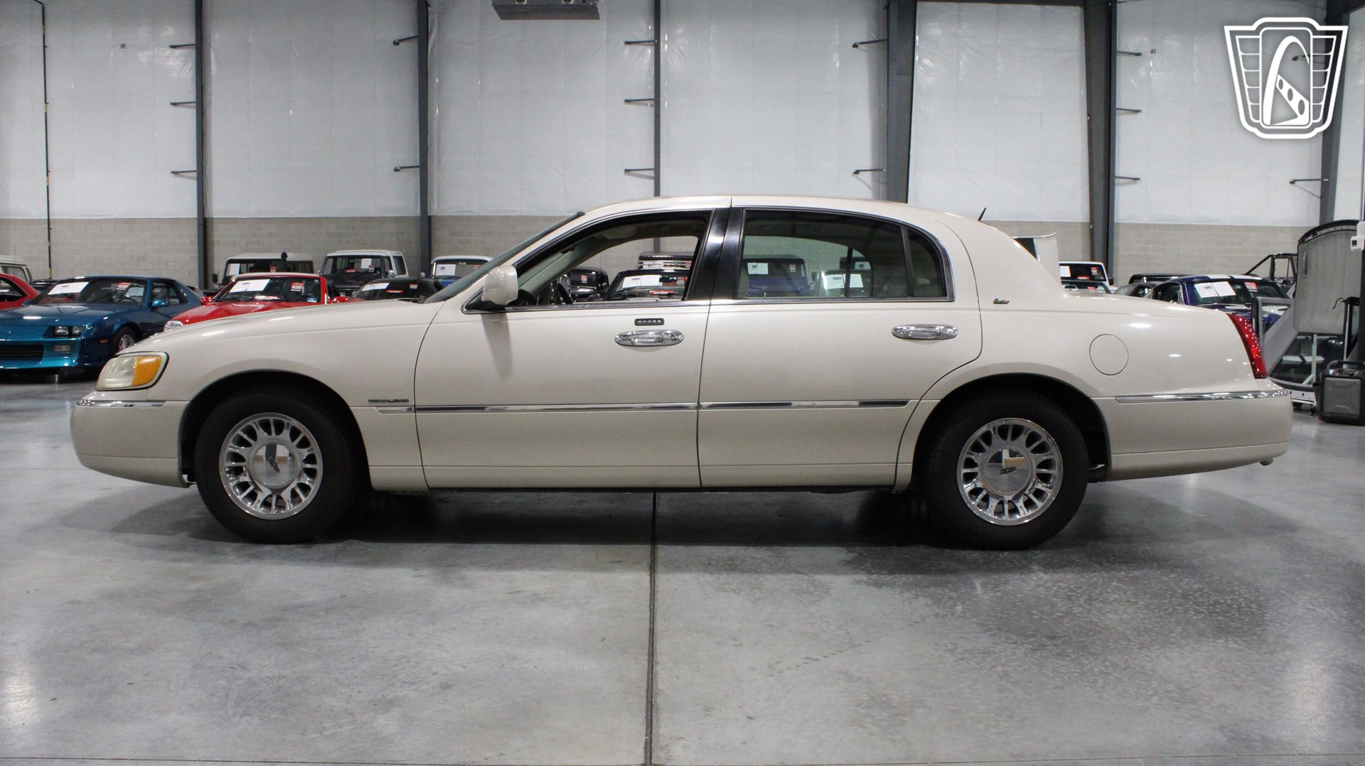 Used 1999 Lincoln Town Car Cartier RWD image 21