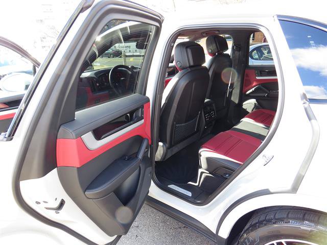 Used 2024 Porsche Cayenne S image 22