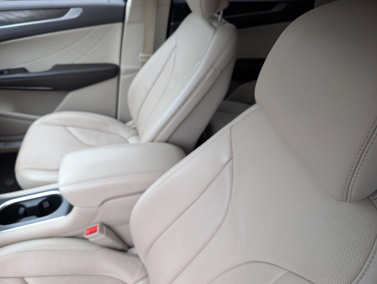 Used 2019 Lincoln MKC Reserve w/ MKC Technology Package FWD image 11