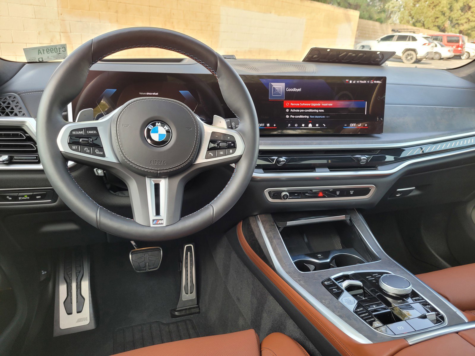 Used 2025 BMW X7 M60i w/ Climate Comfort Package image 19