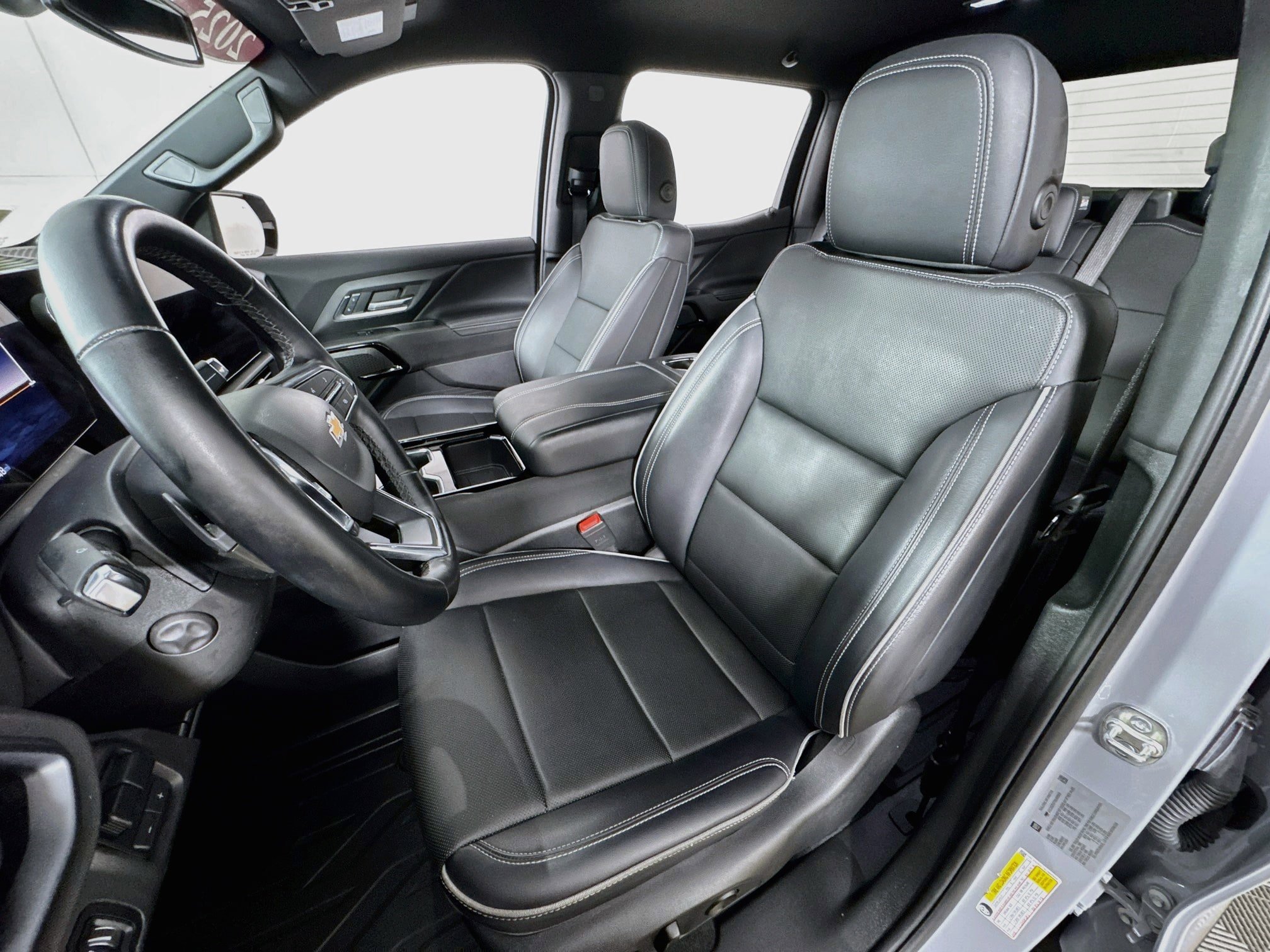 Used 2025 Chevrolet Silverado EV LT image 15
