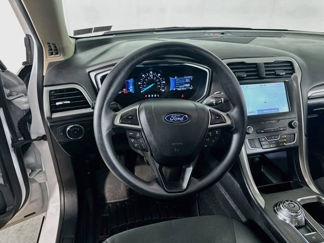 Used 2020 Ford Fusion SE FWD image 29