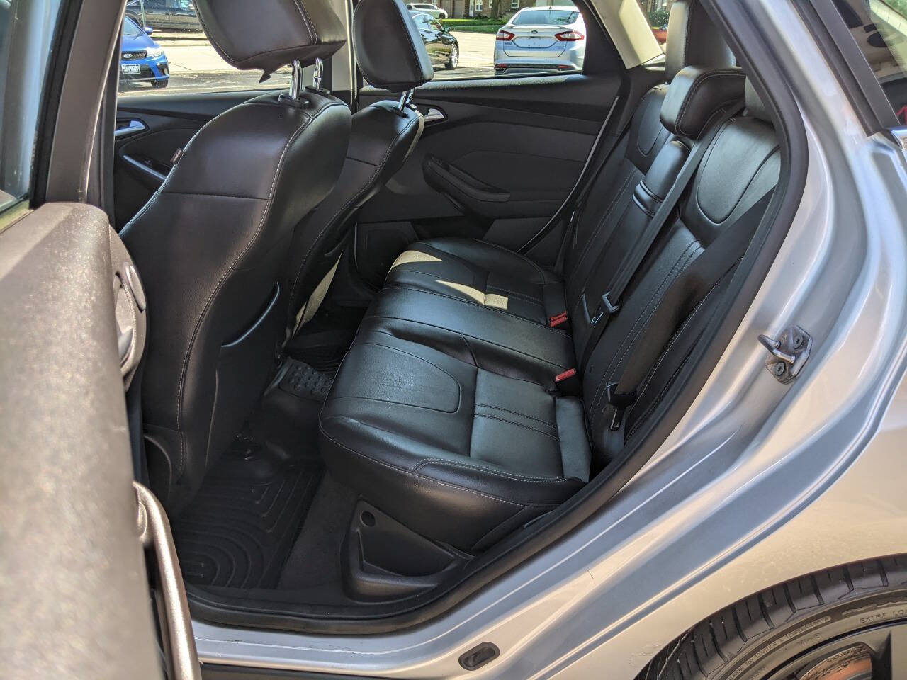 Used 2012 Ford Focus Titanium FWD image 12