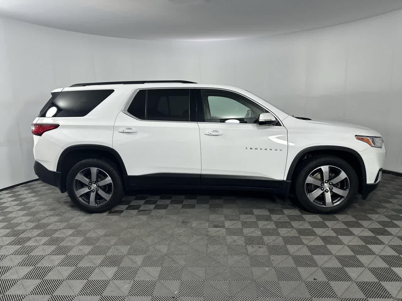 Used 2019 Chevrolet Traverse LT w/ LT Premium Package AWD/4WD image 9