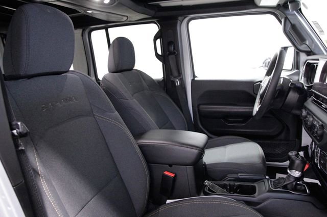 Used 2024 Jeep Wrangler Unlimited Sahara w/ Technology Group image 12