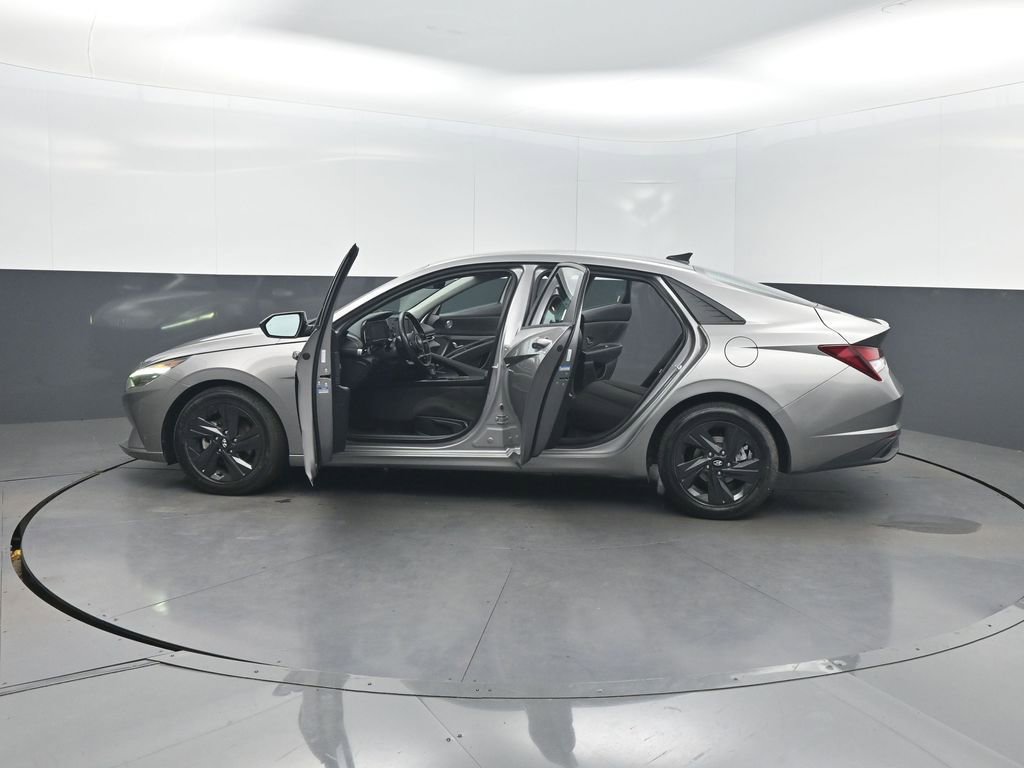 Used 2021 Hyundai Elantra SEL w/ Convenience Package image 40