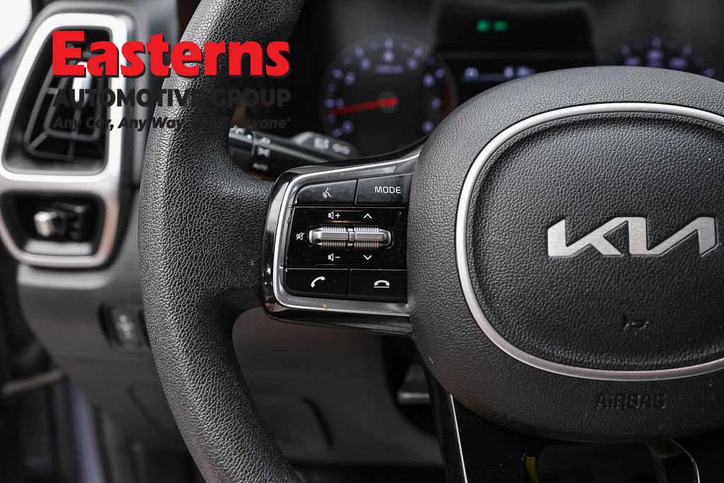 Used 2022 Kia Sorento LX FWD image 15