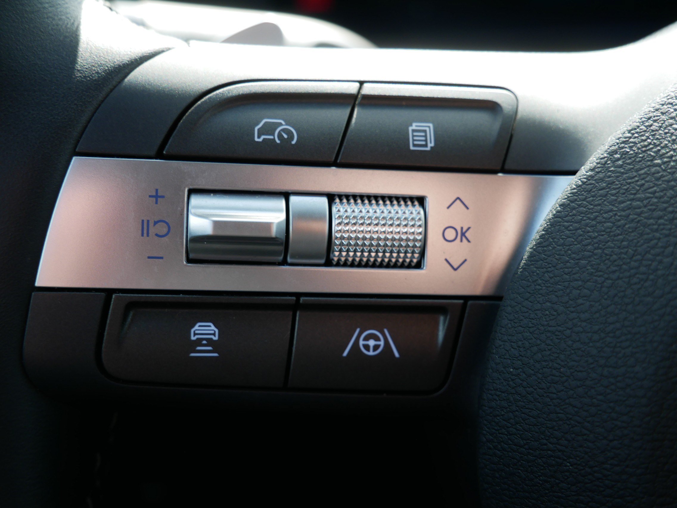 Certified 2026 Hyundai Kona SEL Premium AWD/4WD image 27