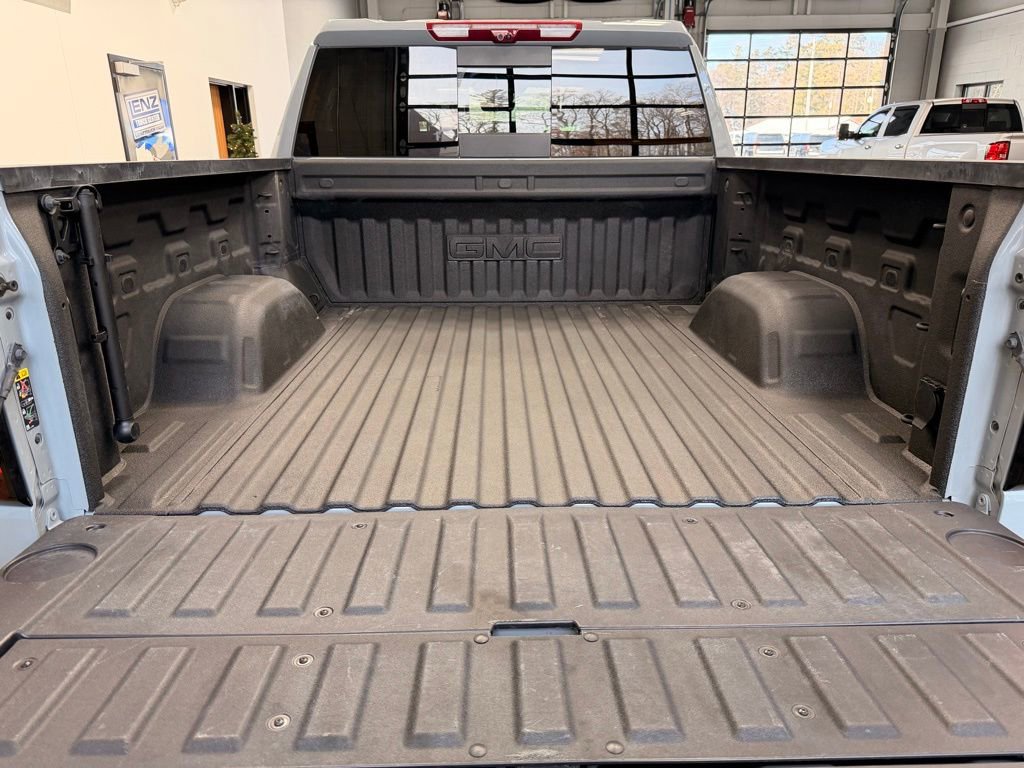 Used 2025 GMC Sierra 1500 AT4 w/ AT4 Premium Package AWD/4WD image 8