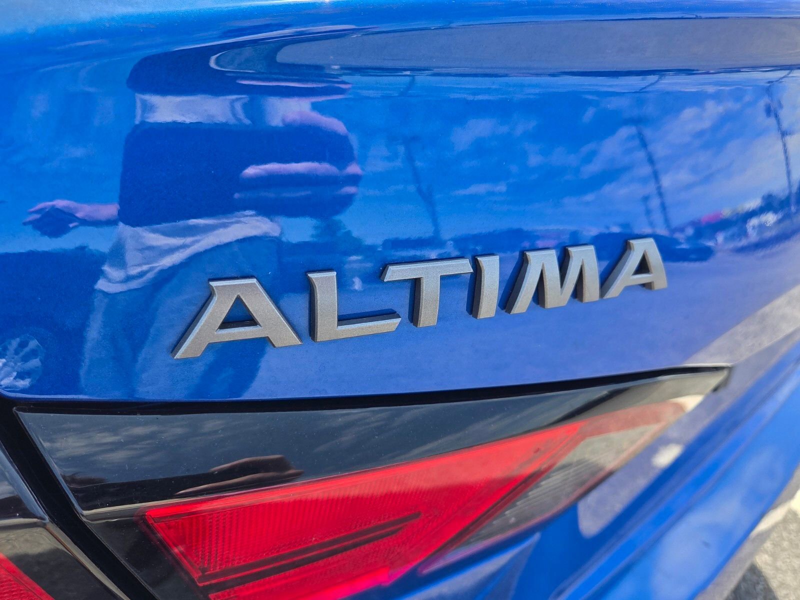 Used 2025 Nissan Altima 2.5 SR FWD image 9