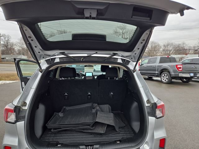Used 2020 Ford Escape SE image 31