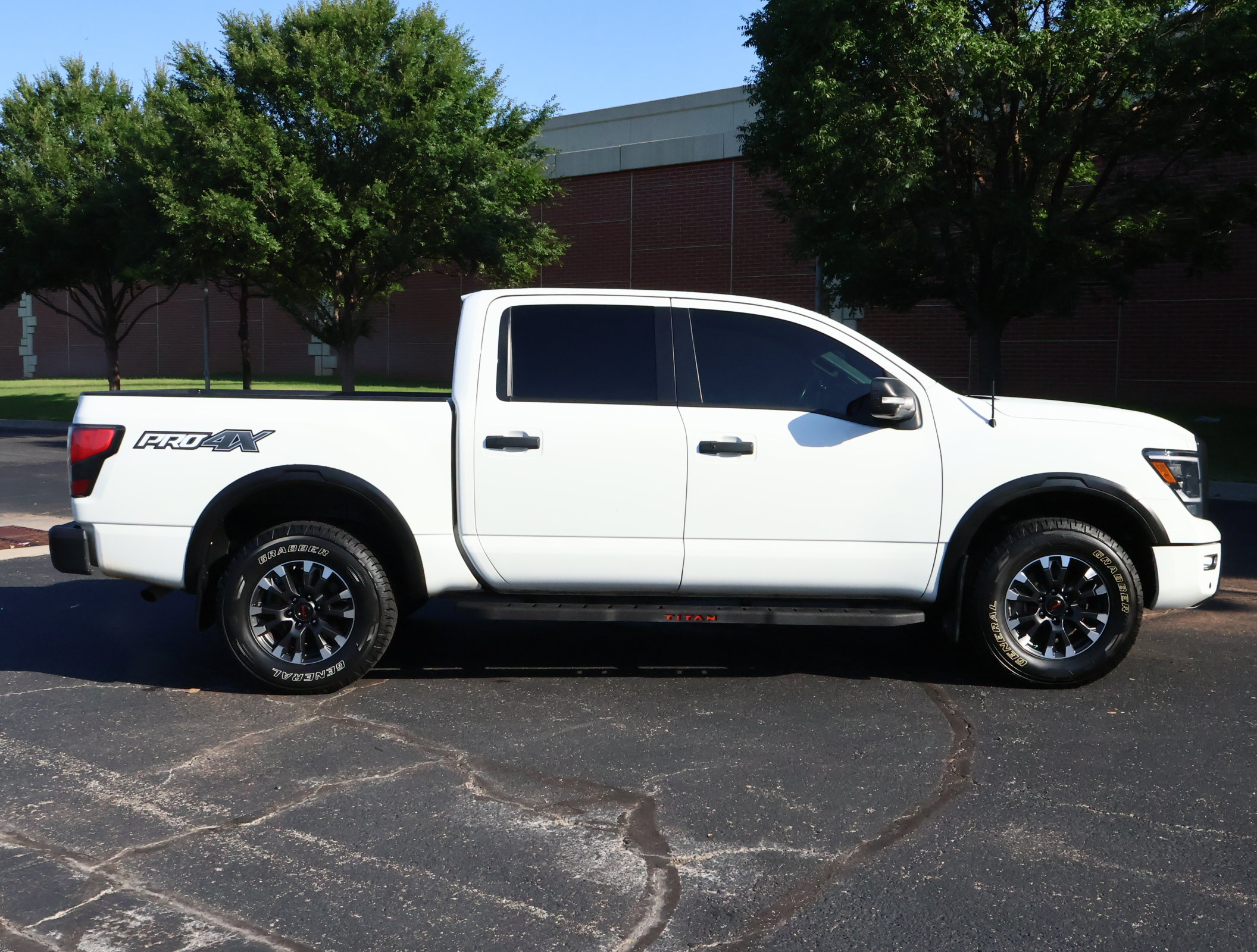Used 2021 Nissan Titan PRO-4X w/ Pro-4x Convenience Package AWD/4WD image 35