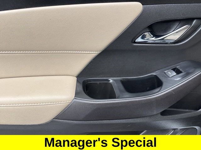 Used 2023 Chevrolet Traverse LS w/ Safety Package image 32