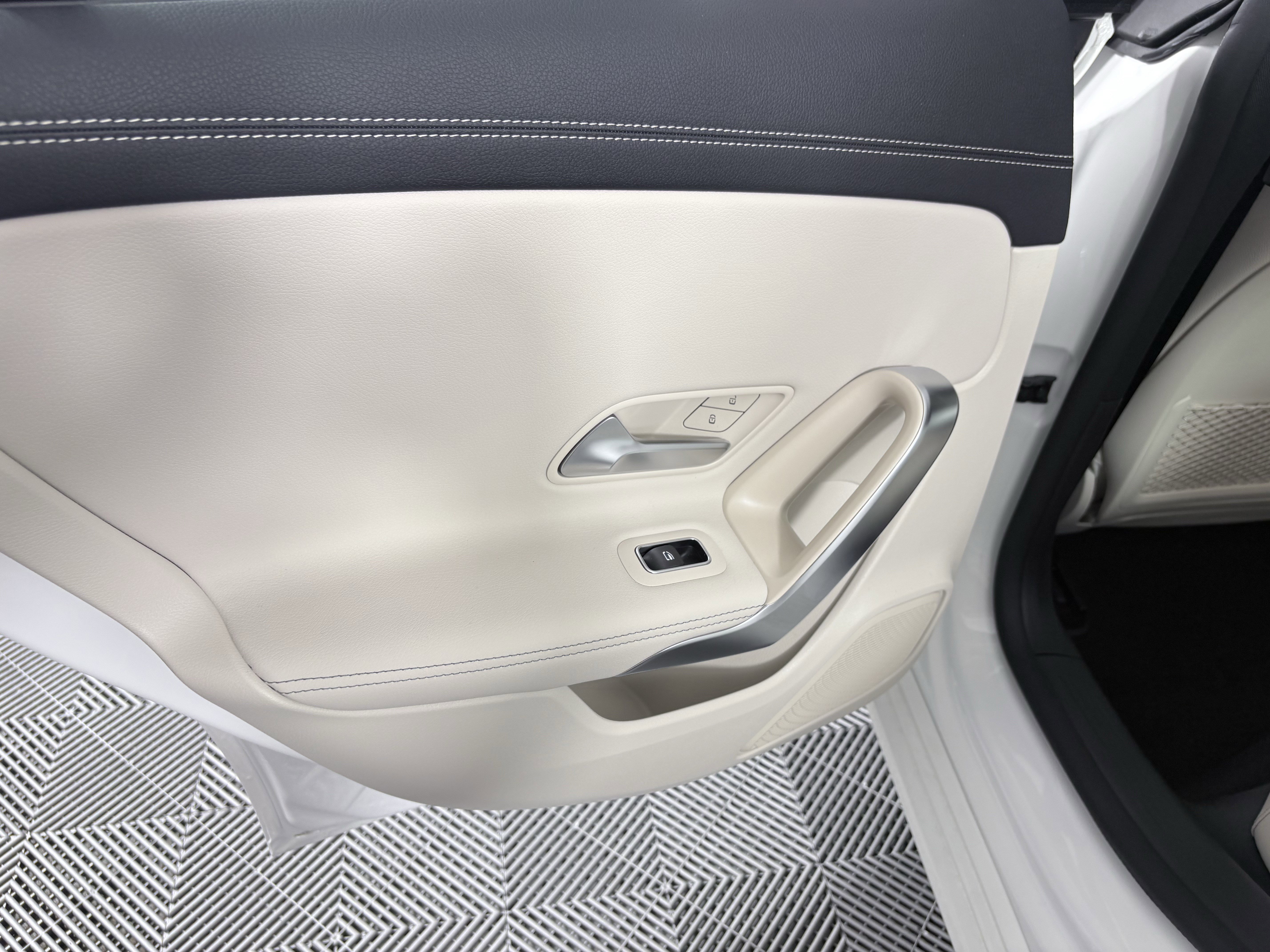 Used 2025 Mercedes-Benz CLA 250 4MATIC image 30