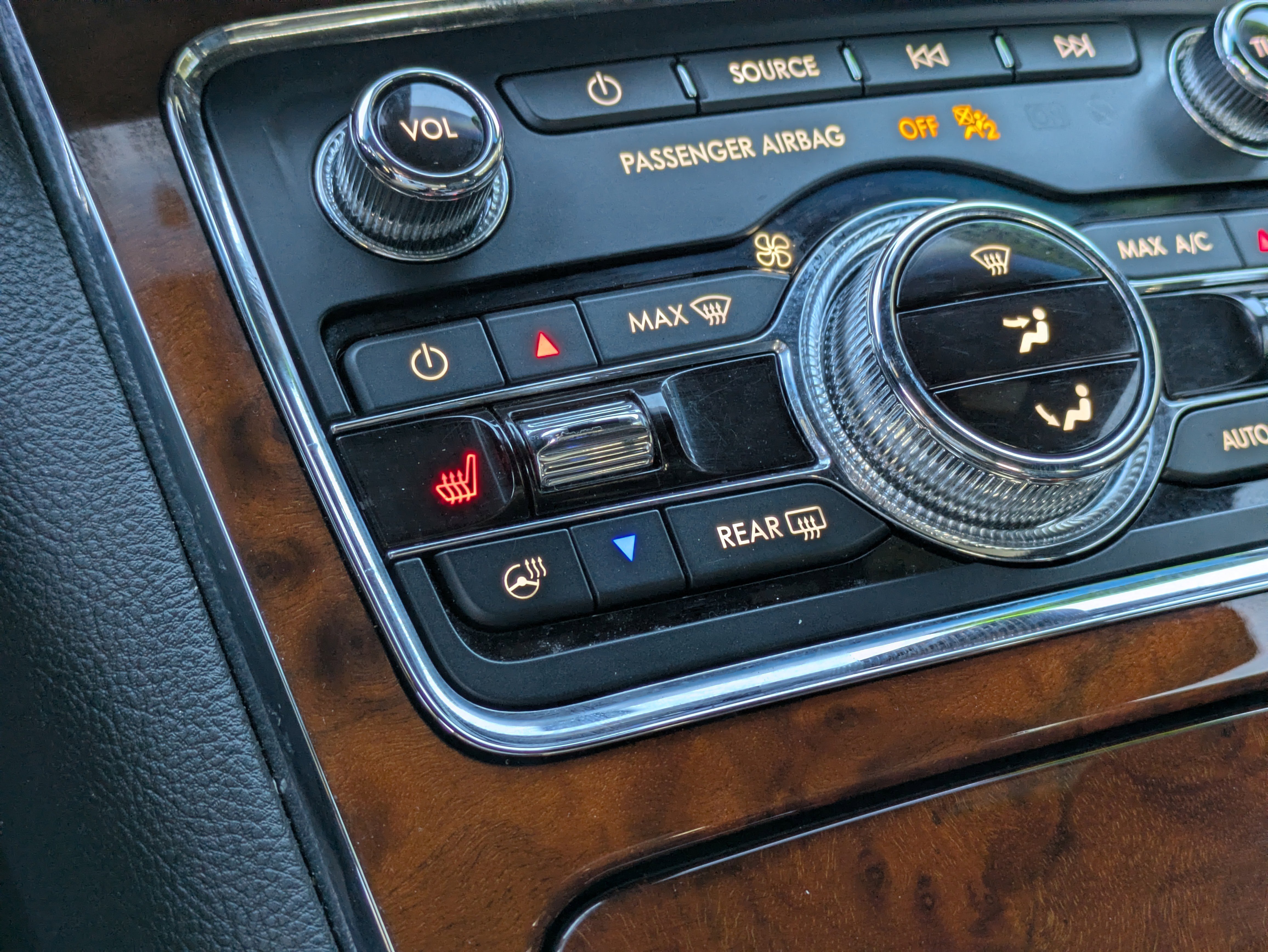 Used 2020 Lincoln Continental AWD w/ Premium Package image 30