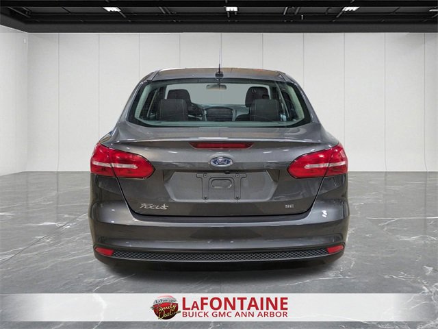 Used 2018 Ford Focus SE w/ SE Winter Package image 4