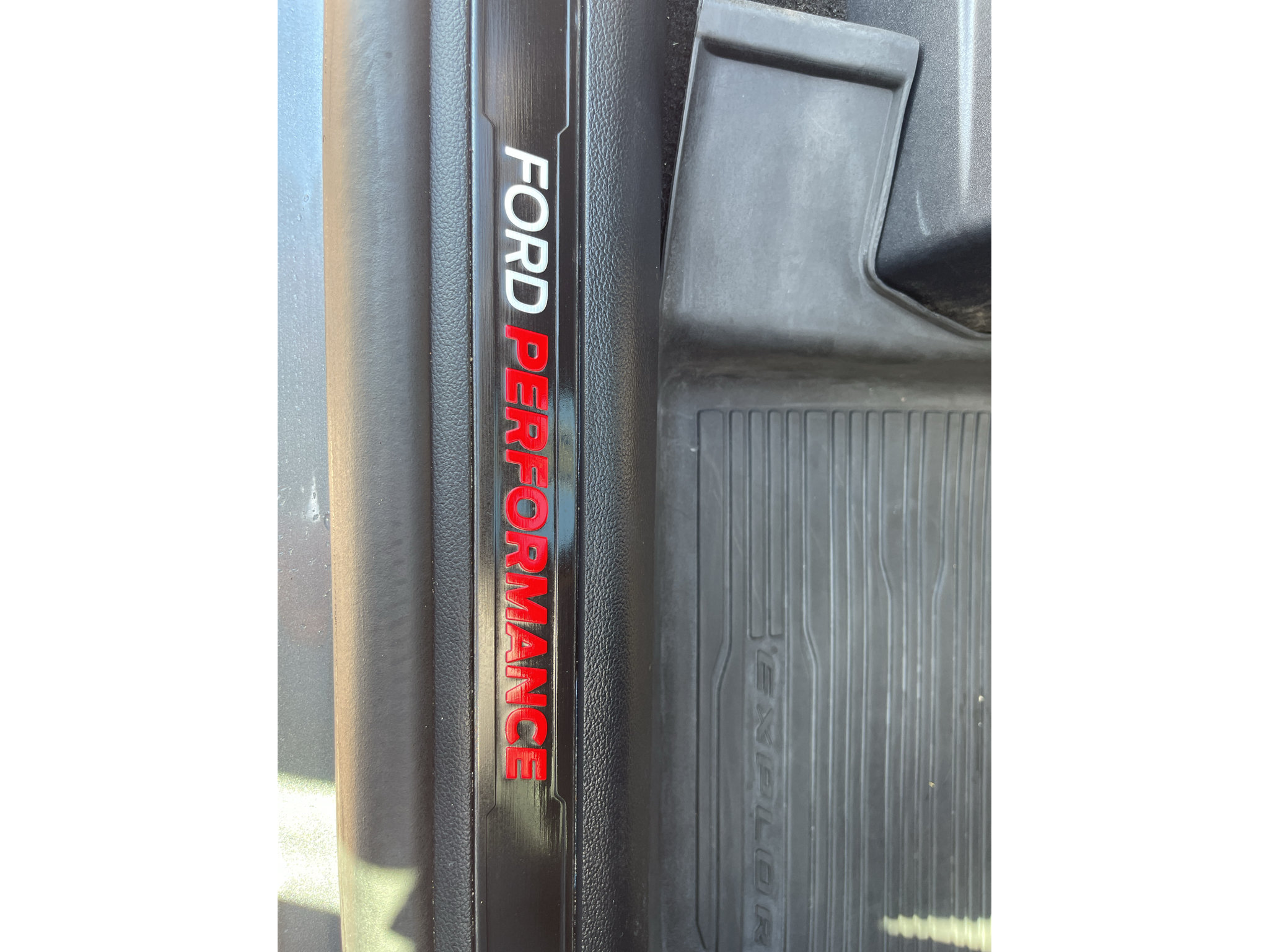 Used 2025 Ford Explorer ST AWD/4WD image 34