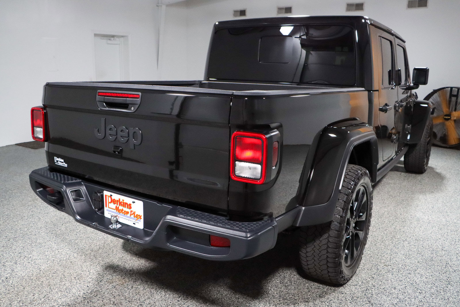 Used 2025 Jeep Gladiator Sport image 7