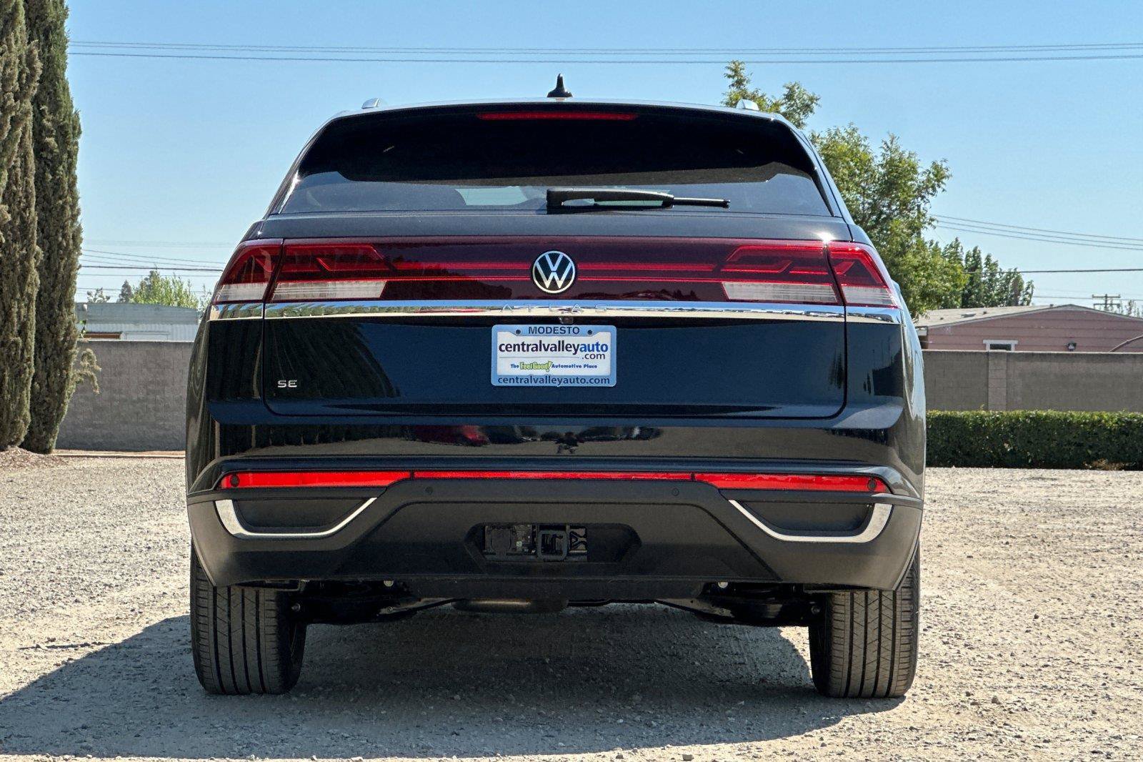 New 2026 Volkswagen Atlas Cross Sport SE FWD image 4