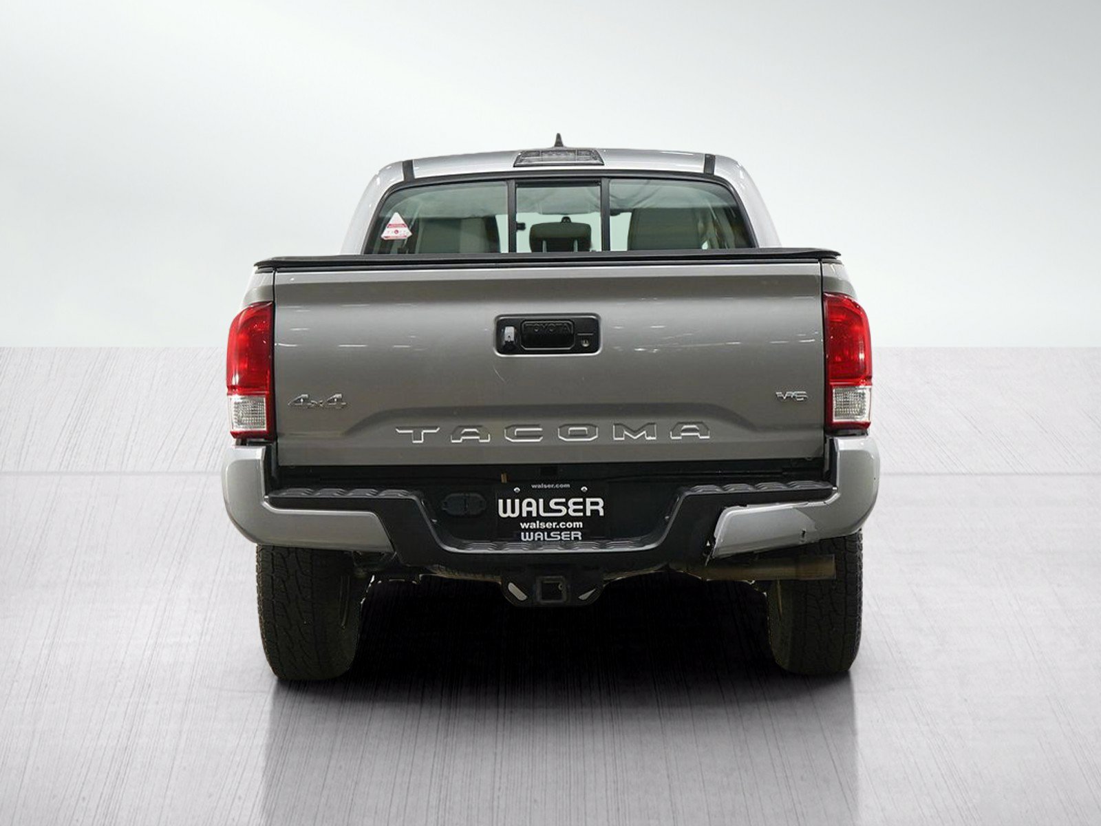 Used 2016 Toyota Tacoma SR w/ Towing Package AWD/4WD image 4