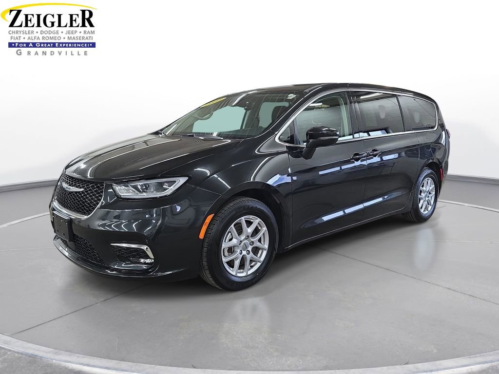 Certified 2023 Chrysler Pacifica Touring-L FWD image 1