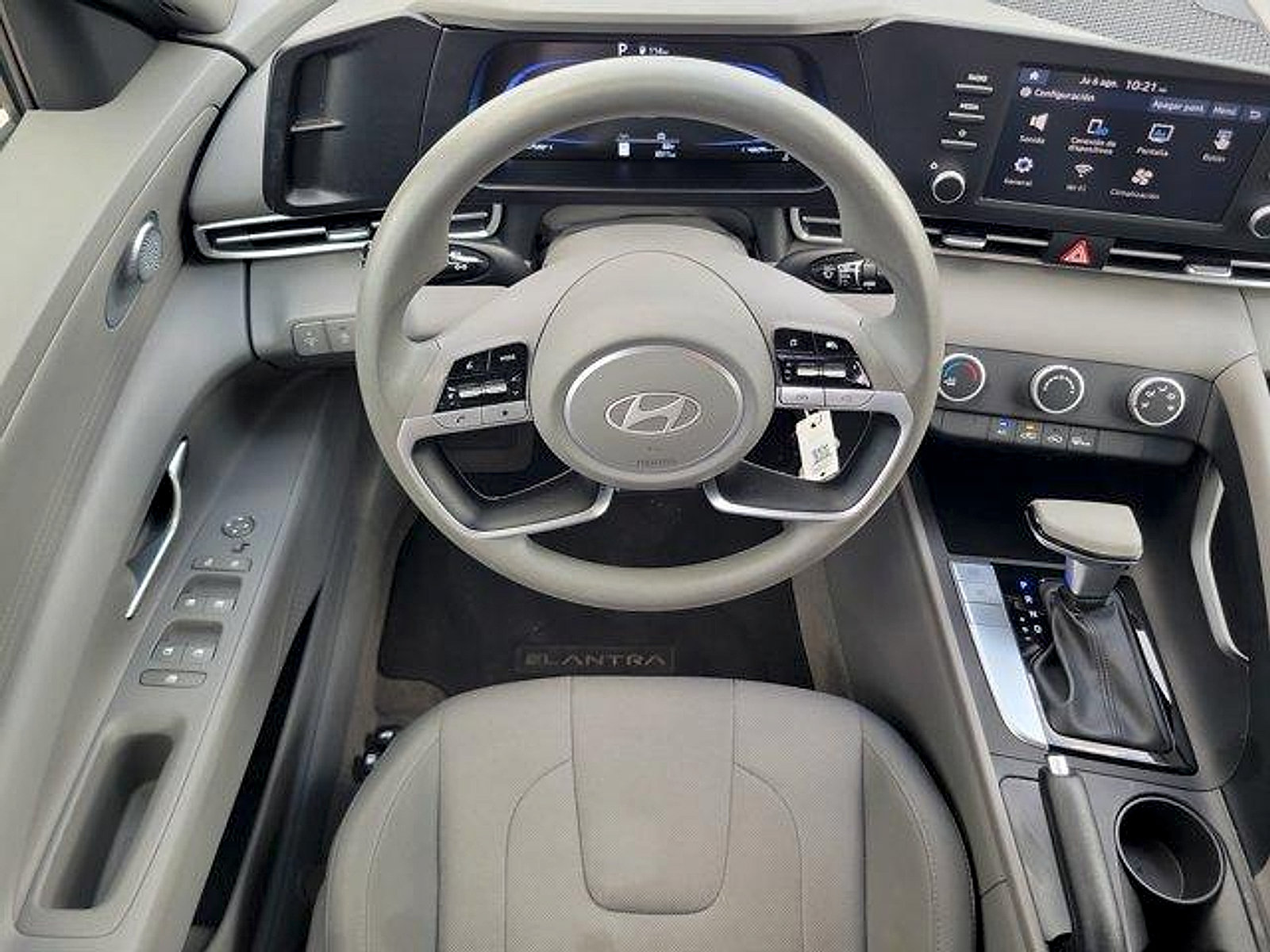 Certified 2025 Hyundai Elantra SE w/ Cargo Package FWD image 17