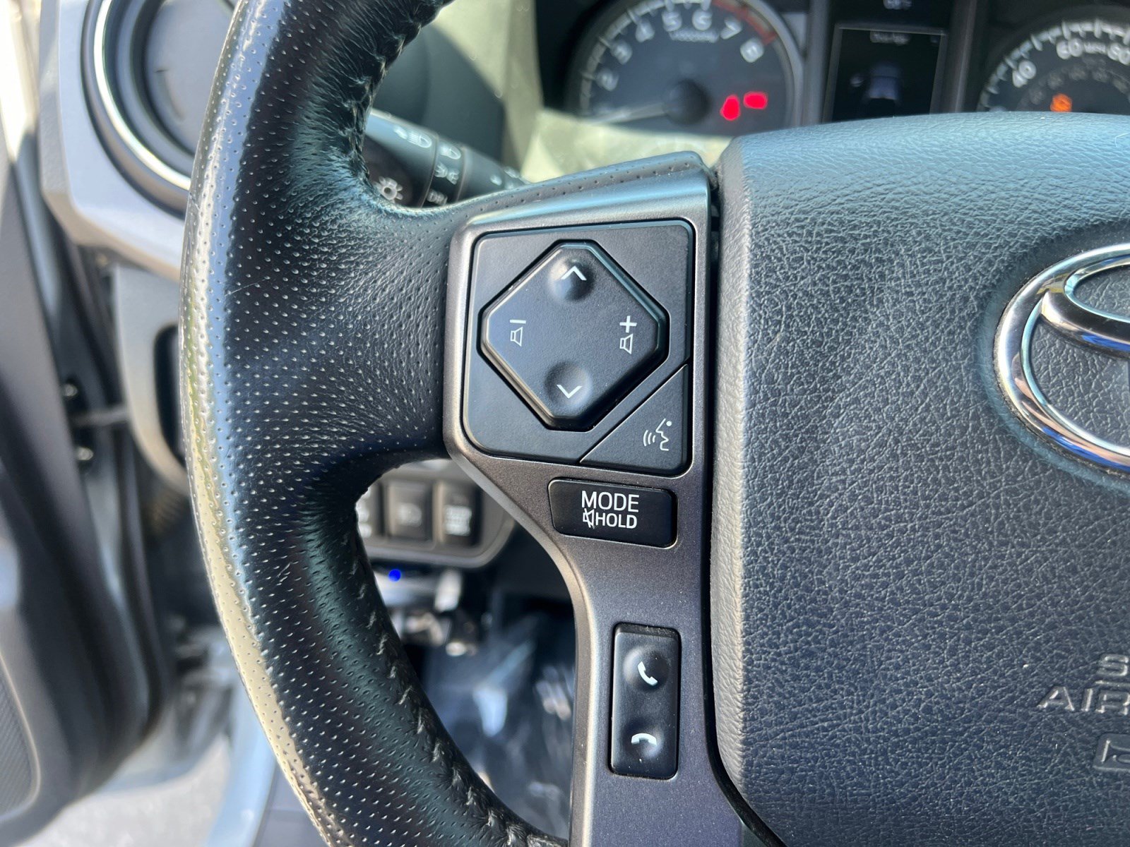 Certified 2019 Toyota Tacoma TRD Off-Road AWD/4WD image 14