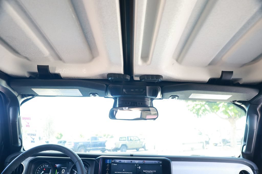 Used 2025 Jeep Wrangler Unlimited Sahara AWD/4WD image 34