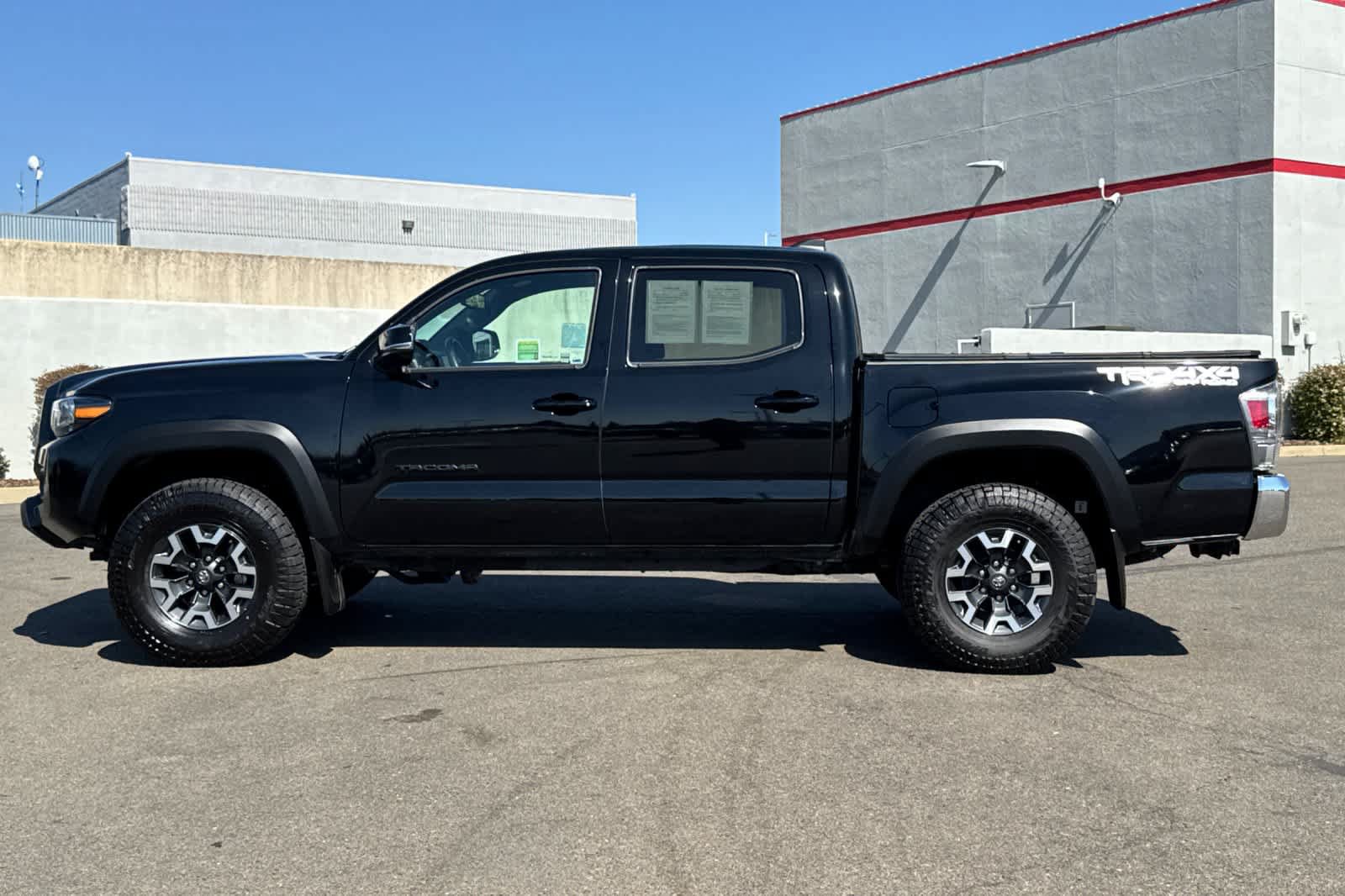 Certified 2023 Toyota Tacoma TRD Off-Road w/ Black Out Package (TMS) AWD/4WD image 9