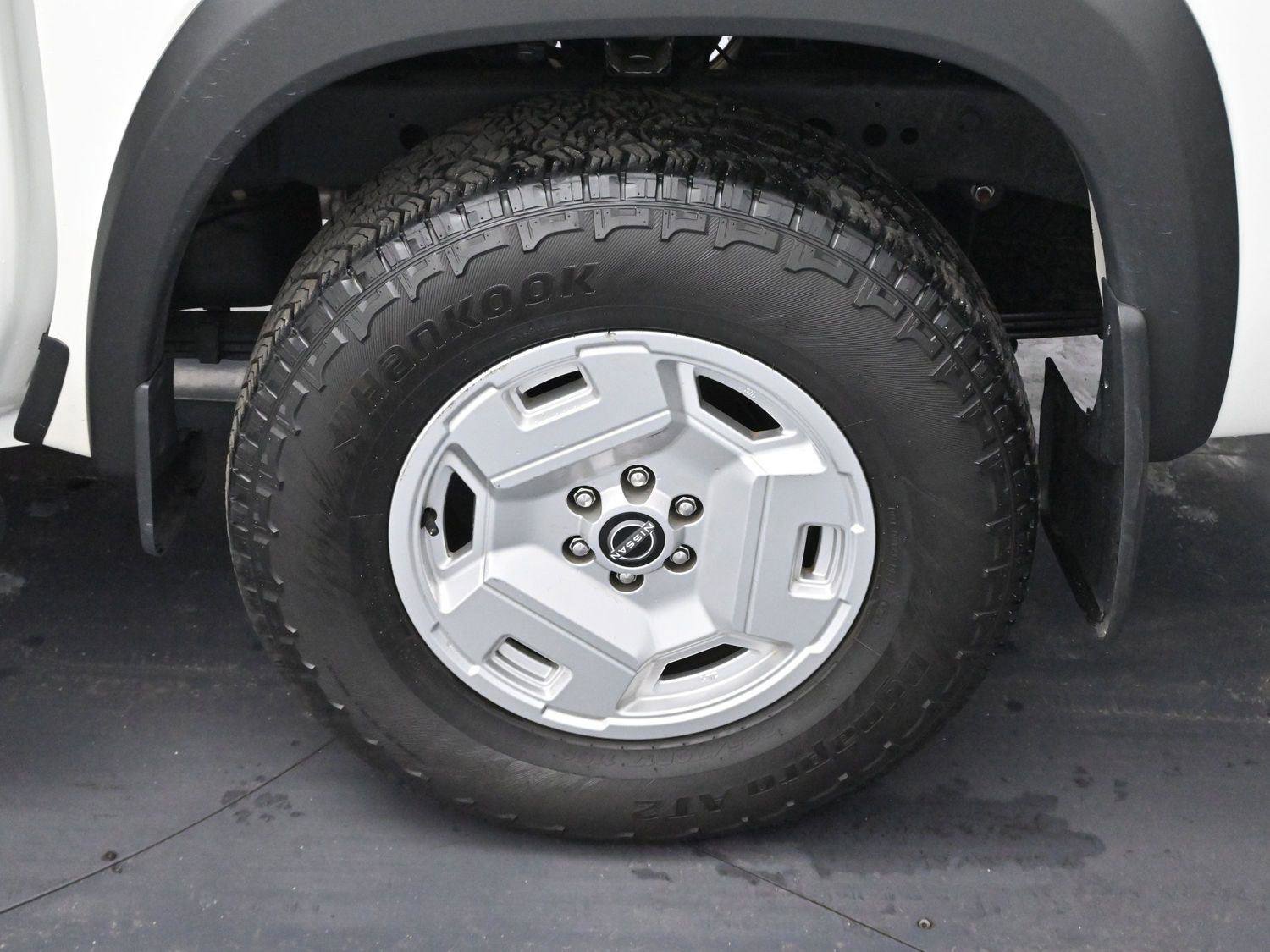 Used 2024 Nissan Frontier SV w/ Hardbody Edition image 29