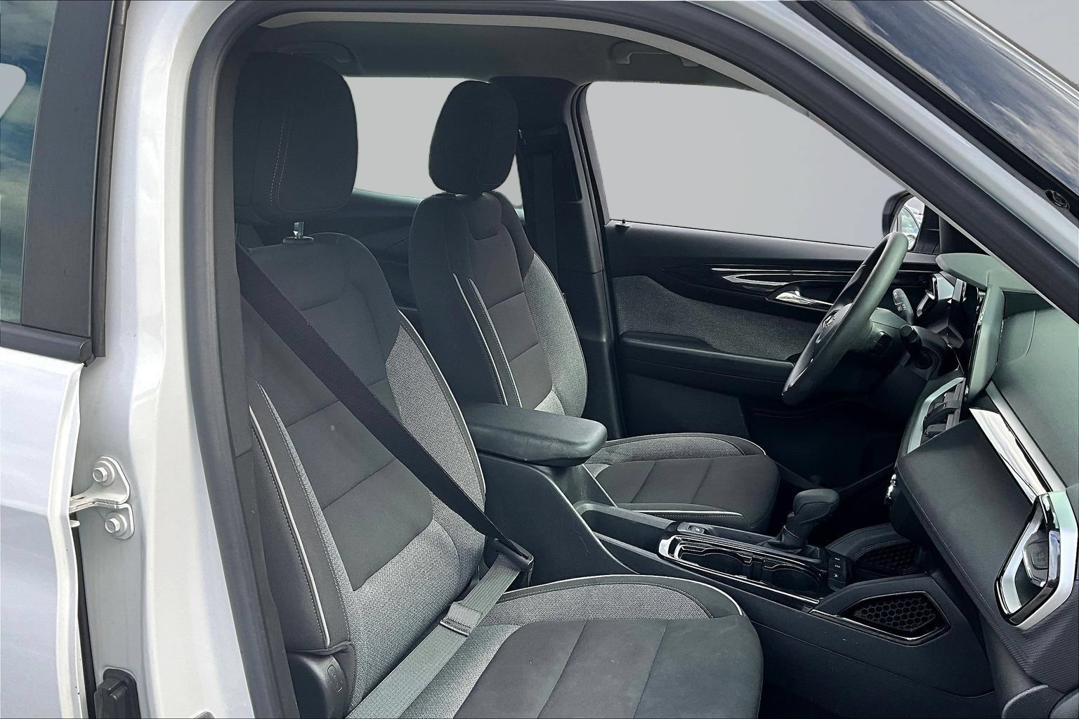 Used 2024 Chevrolet TrailBlazer LS FWD image 30