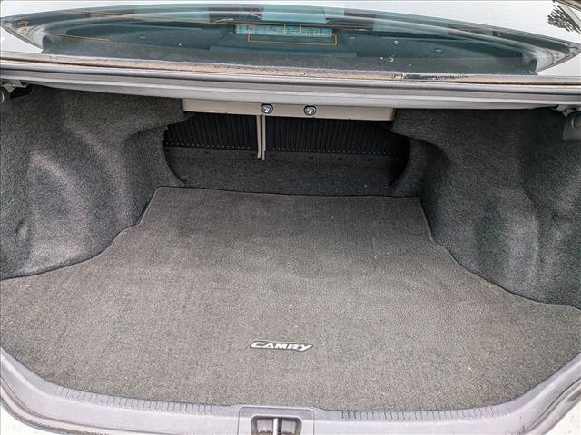 Used 2015 Toyota Camry LE image 6