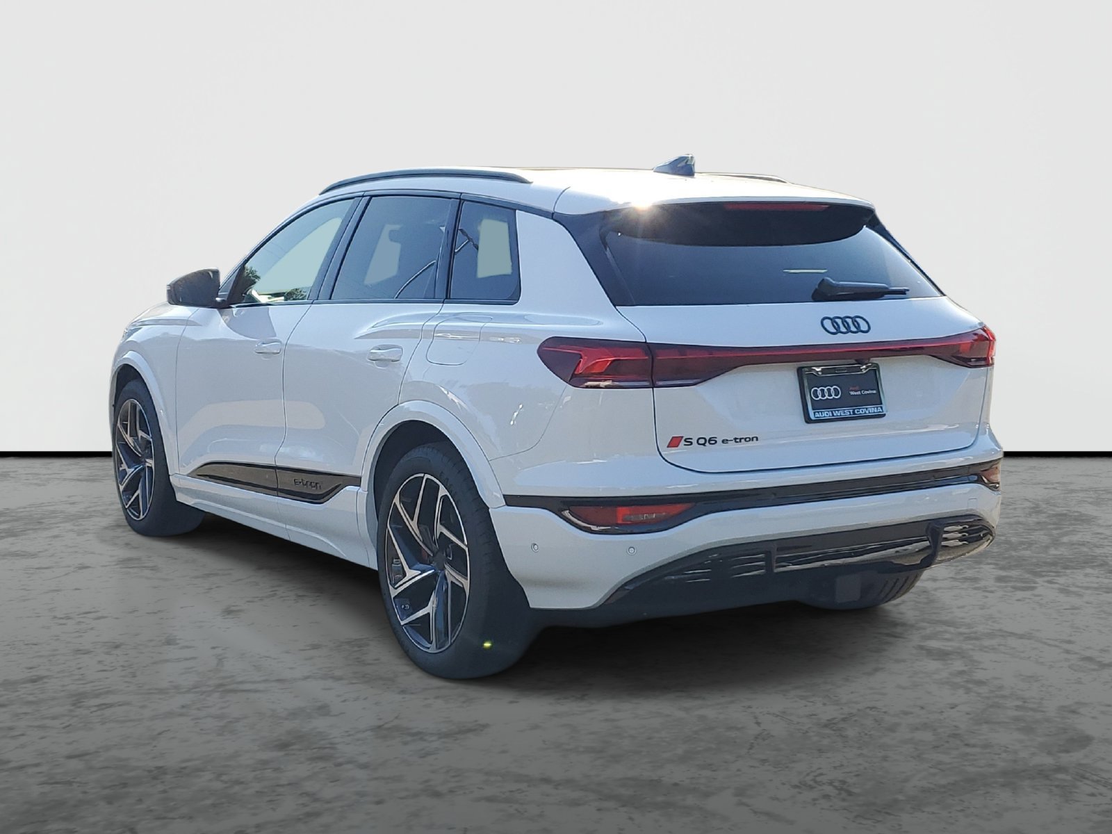 New 2027 Audi SQ6 e-tron Prestige AWD/4WD image 3