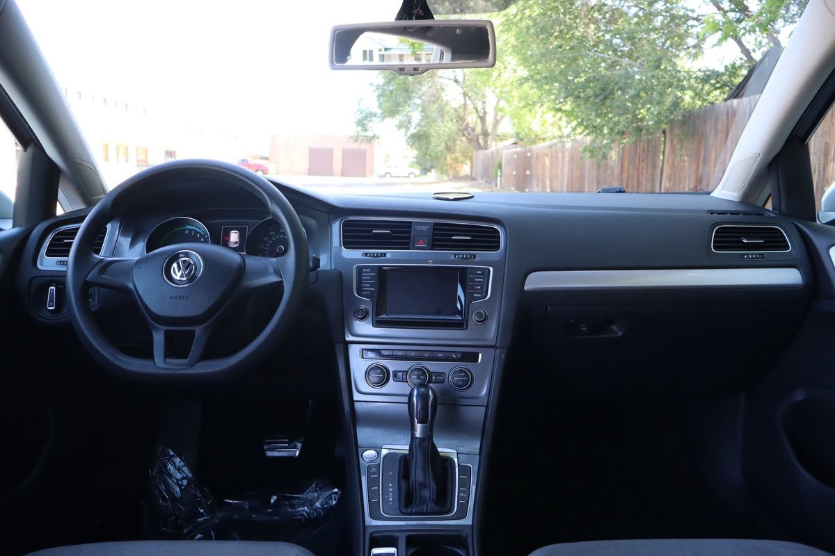Used 2015 Volkswagen e-Golf Limited Edition FWD image 16