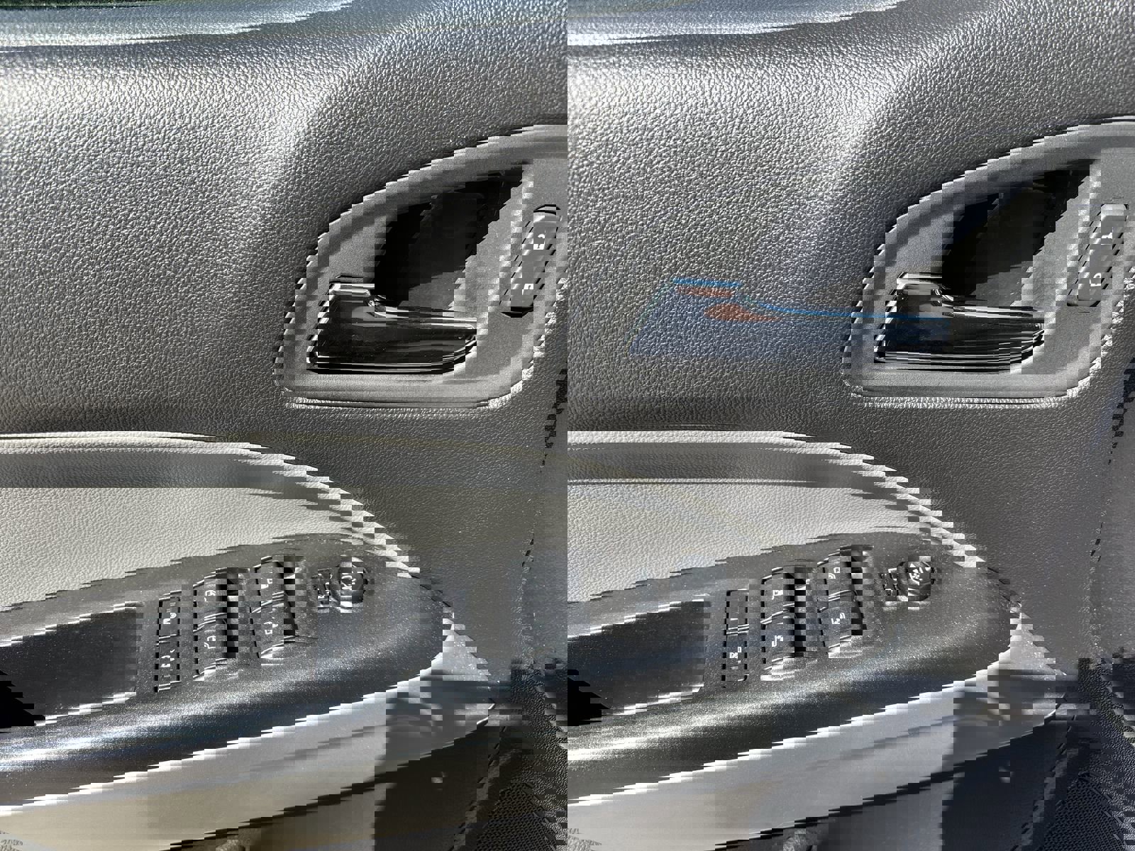 Used 2017 Chevrolet Colorado LT w/ LT Convenience Package image 16