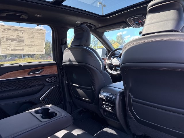New 2026 Jeep Grand Cherokee Summit w/ Obsidian Package AWD/4WD image 27