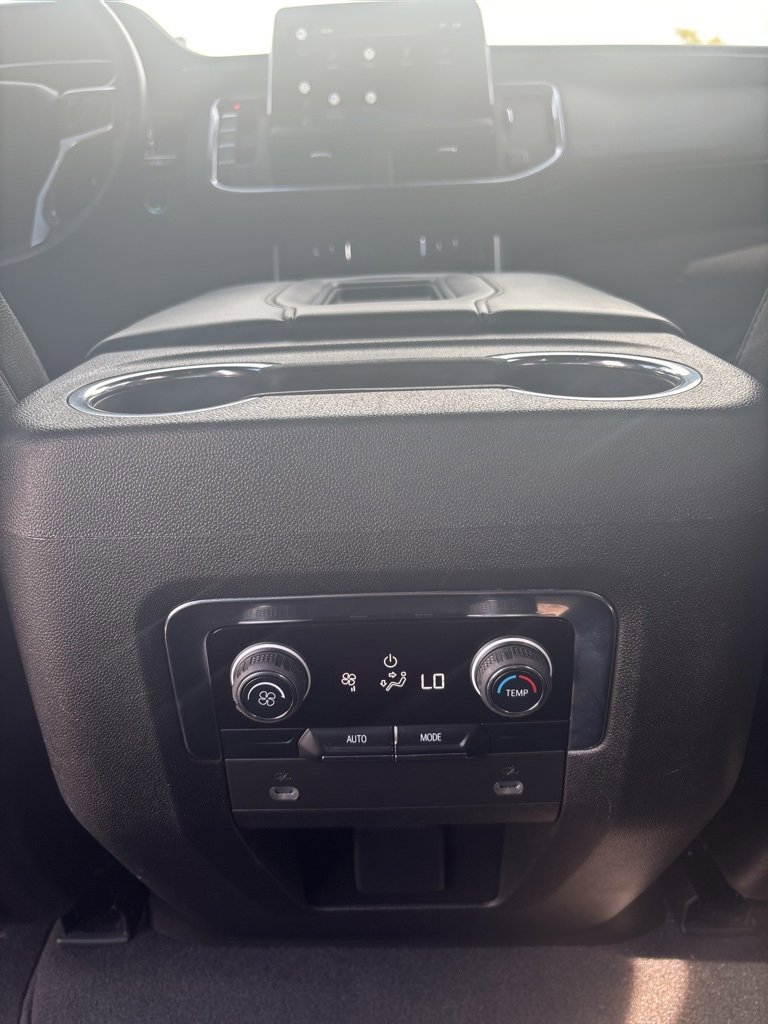 Used 2022 Chevrolet Suburban Z71 image 36