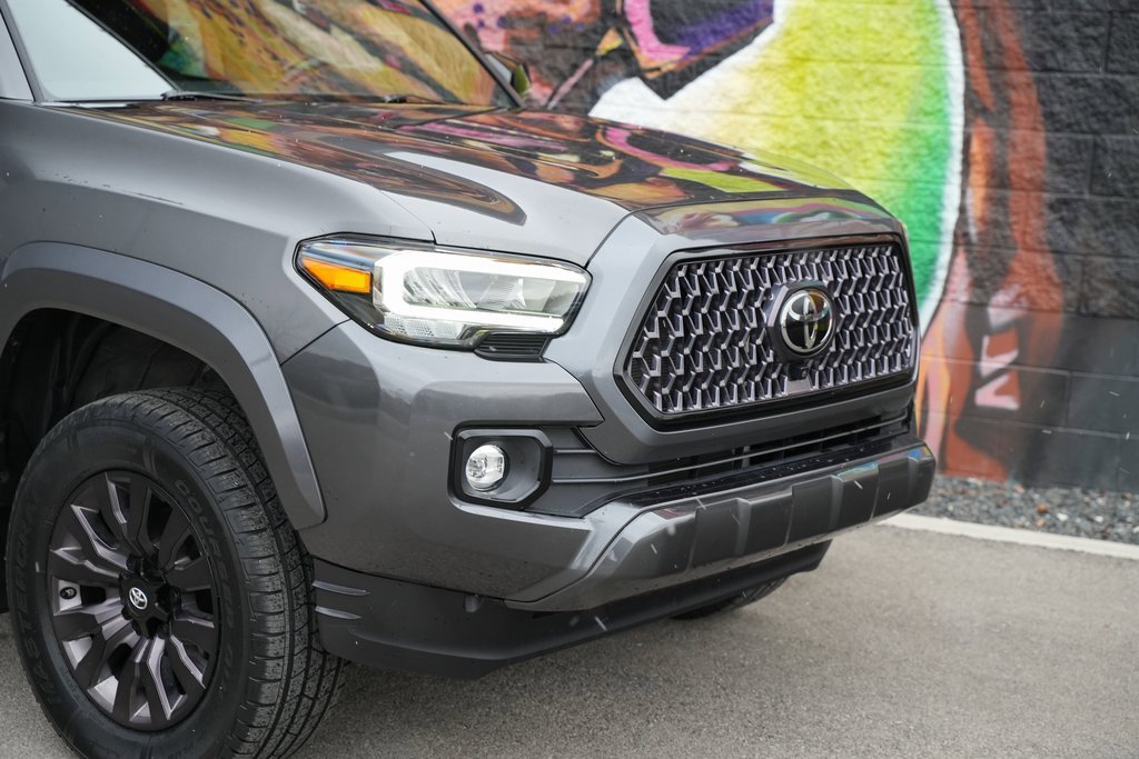 Used 2021 Toyota Tacoma Limited image 2
