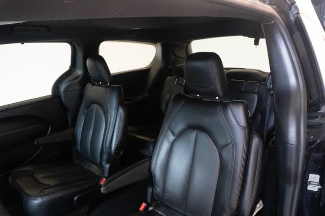 Used 2020 Chrysler Pacifica Touring w/ S Appearance Package FWD image 17