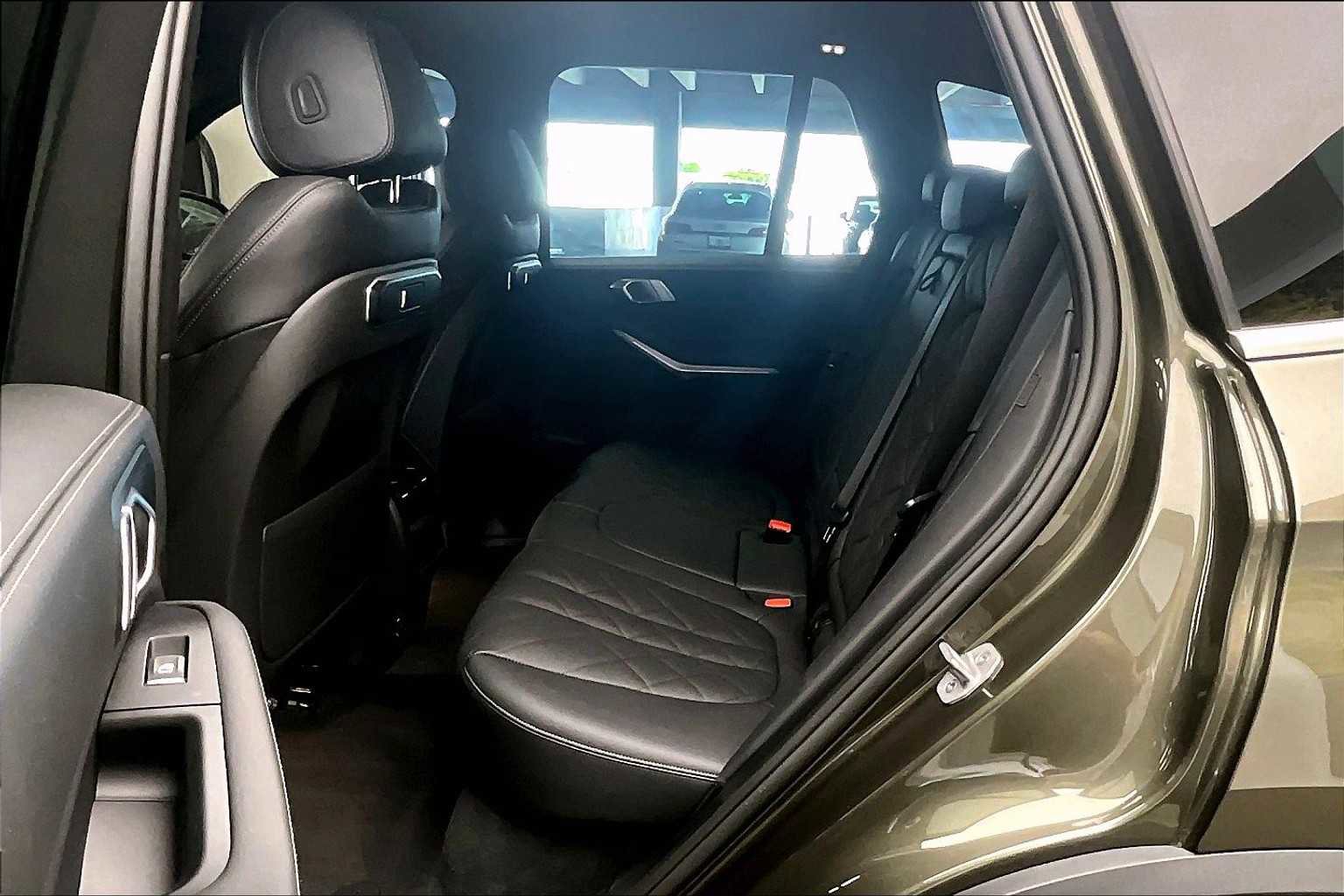 Used 2024 BMW X5 xDrive40i w/ Parking Assistance Package image 20