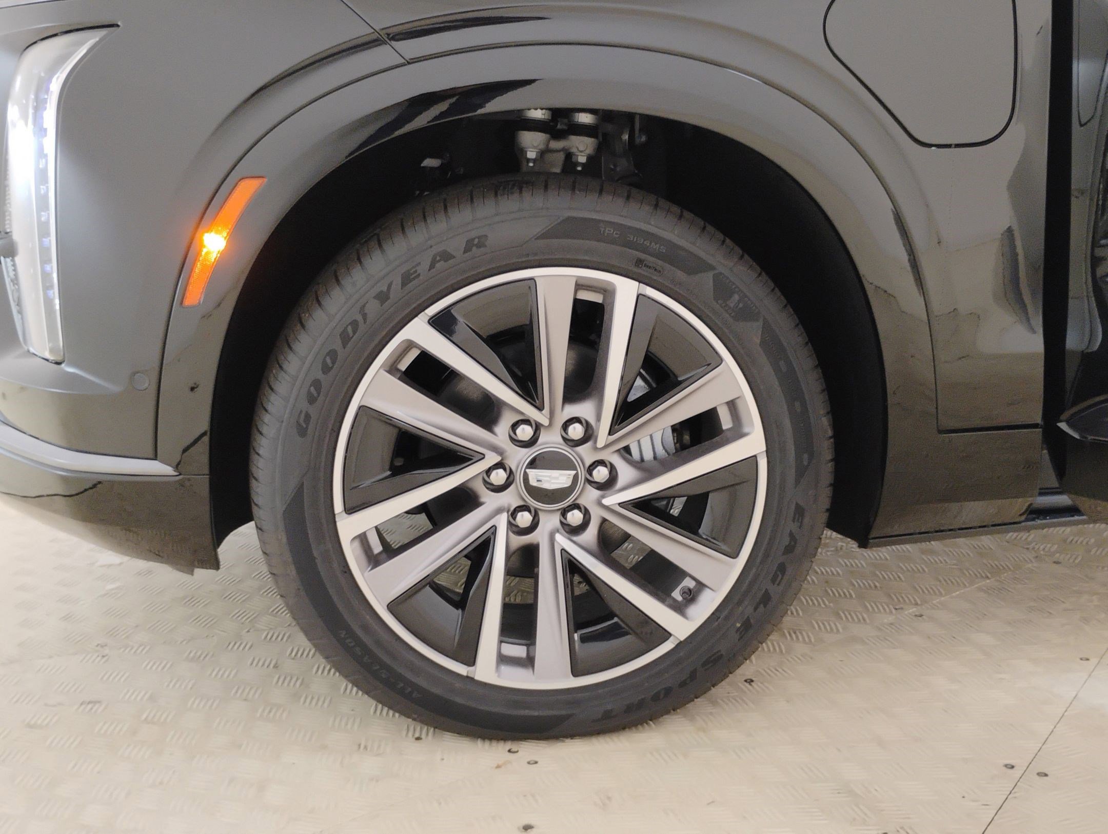 New 2026 Cadillac Vistiq Sport w/ LPO, Floor Liner Package image 32