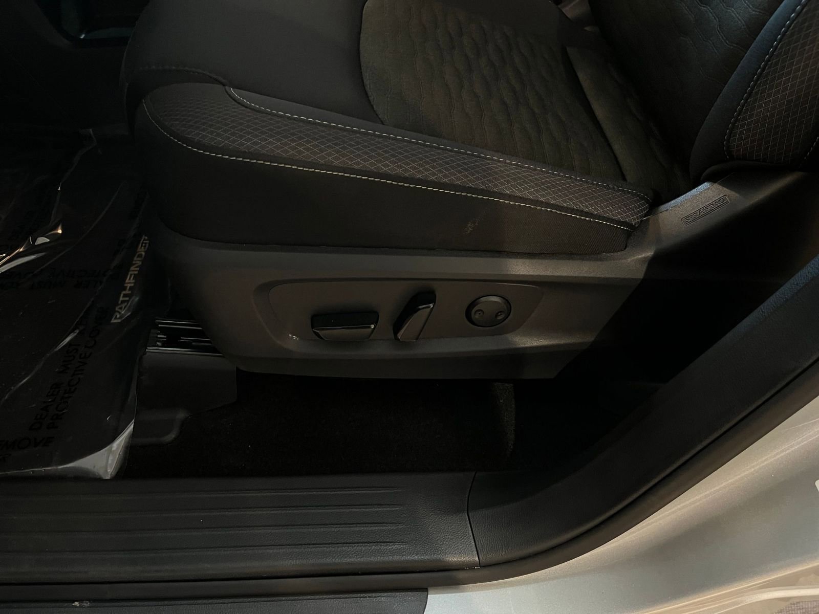 Used 2025 Nissan Pathfinder SV FWD image 22
