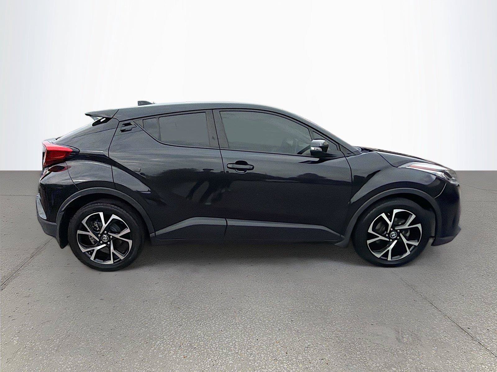Used 2021 Toyota C-HR XLE FWD image 3