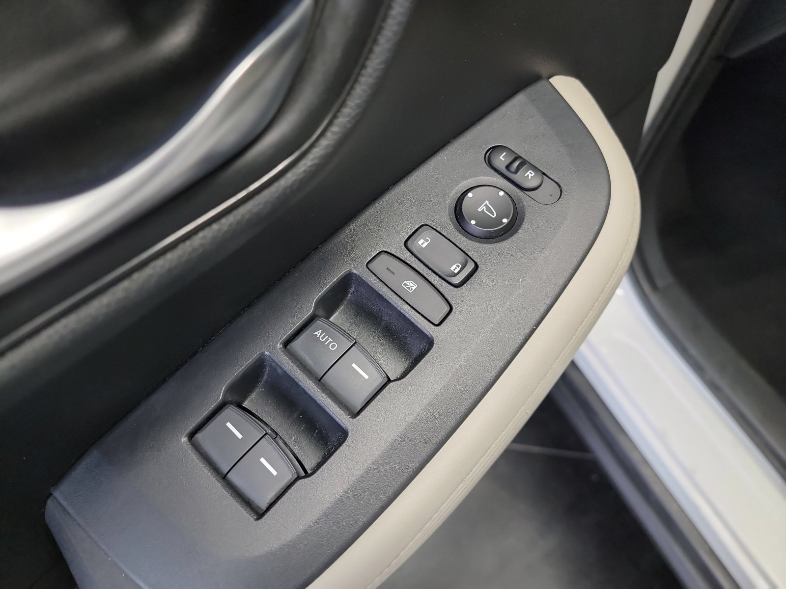 Certified 2024 Honda HR-V LX image 17